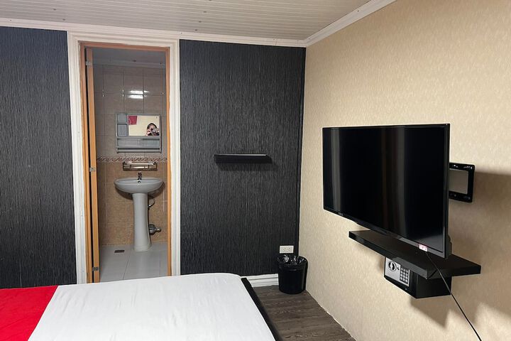 Room 18 of 26