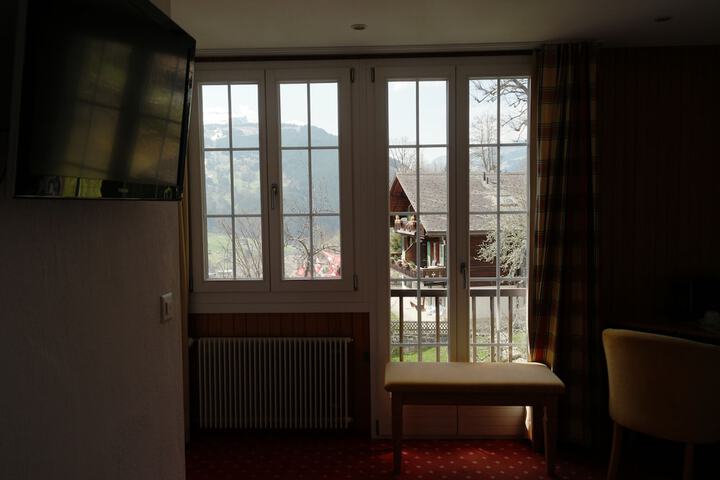 Room 9 of 65