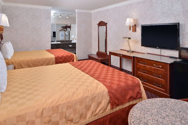 2 Queen Beds (3 of 7)