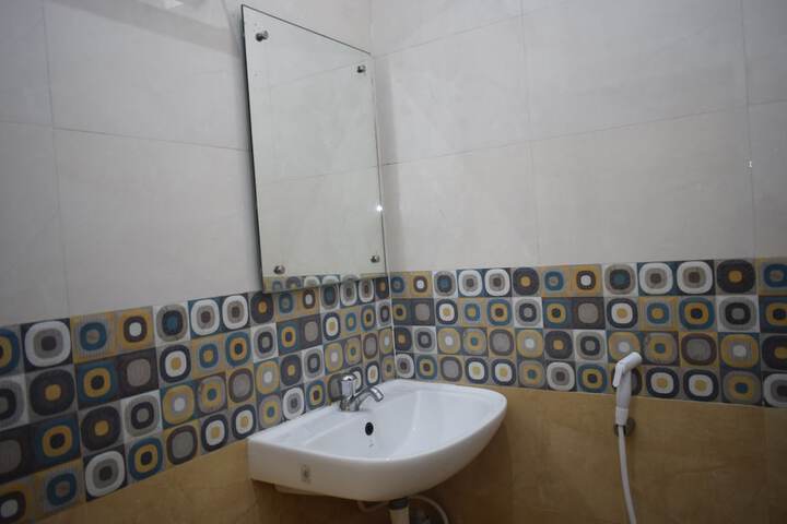 Room 16 of 33