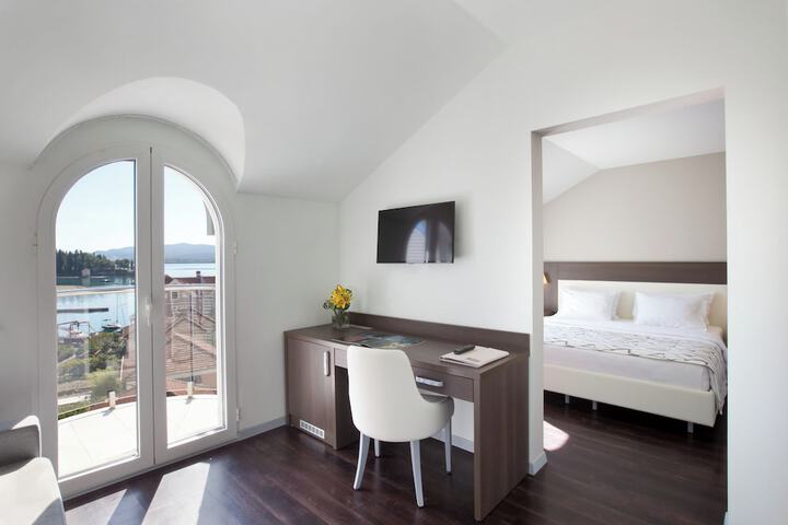 Room 7 of 36