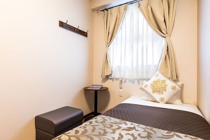 Room 5 of 14