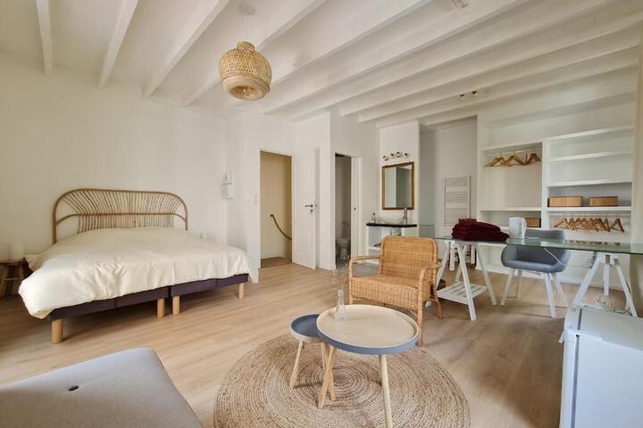 Room 10 of 48