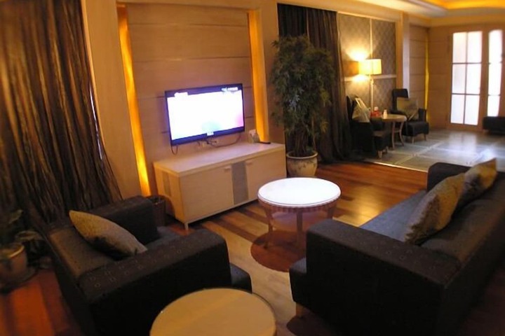 Room 4 of 52