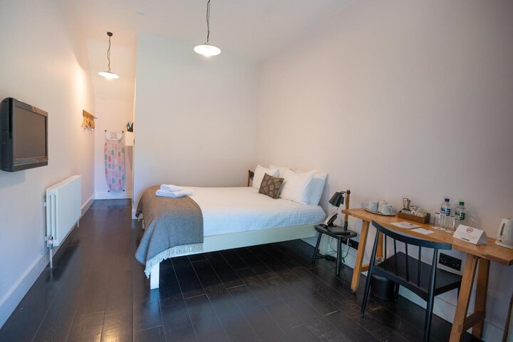 Room 8 of 71
