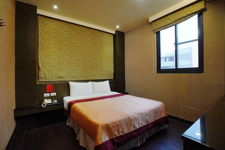 Room 25 of 66