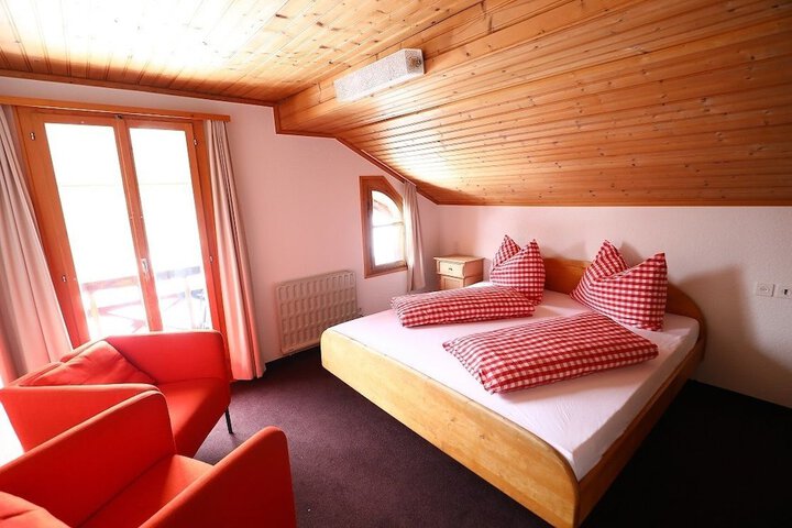Room 3 of 16
