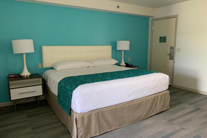 1 King Bed (2 of 8)