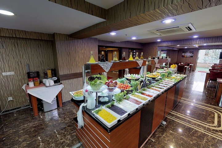 Dining 37 of 48