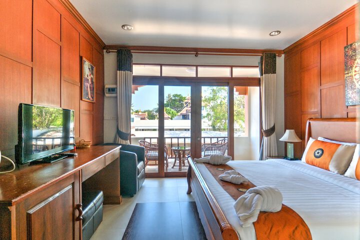 Room 10 of 90