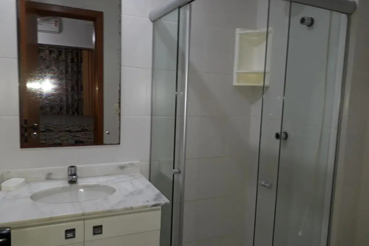 Room 6 of 11