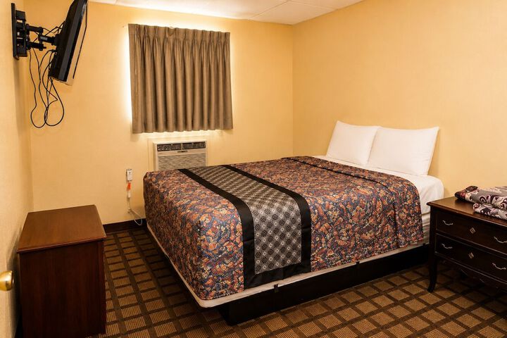Room 12 of 33