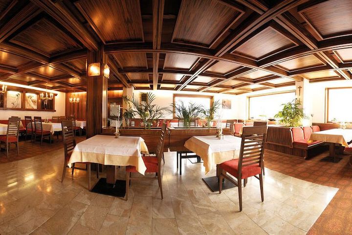 Dining 45 of 66