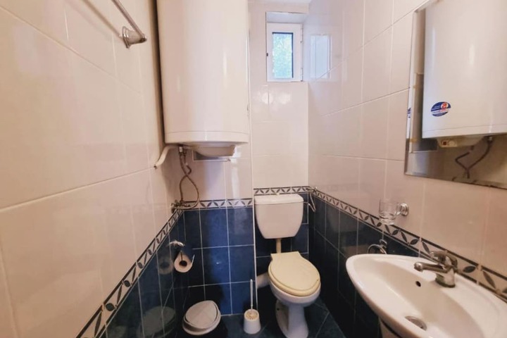 Room 12 of 22