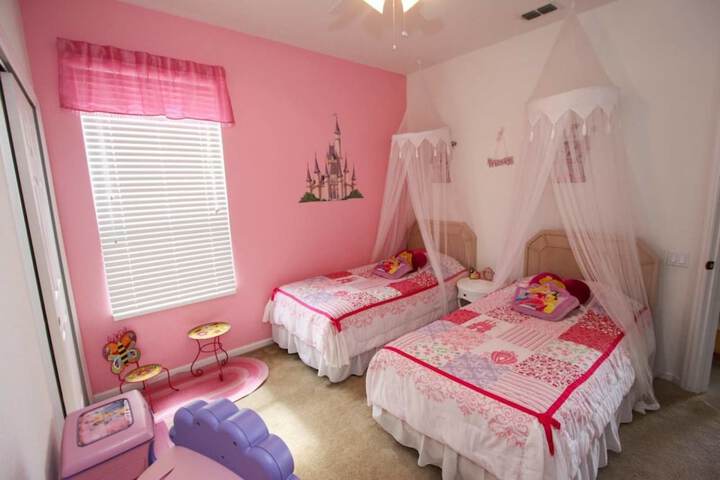 Room 5 of 28