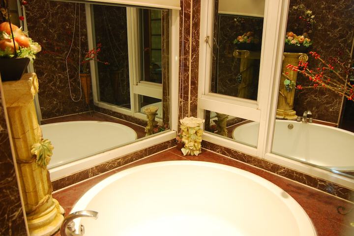 Room 4 of 84