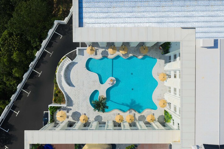Hotel 75 of 80