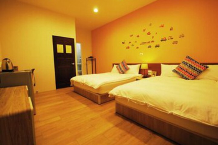 Room 5 of 32