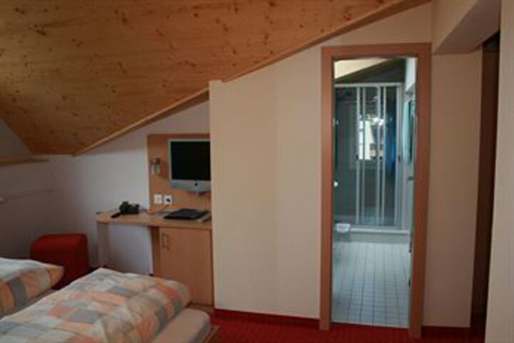 Room 52 of 67