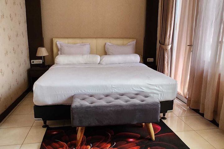 Room 11 of 27