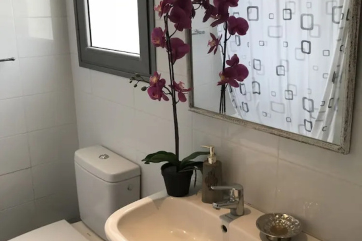 Room 6 of 12