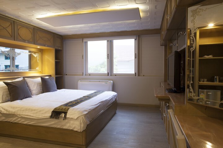 Room 16 of 32