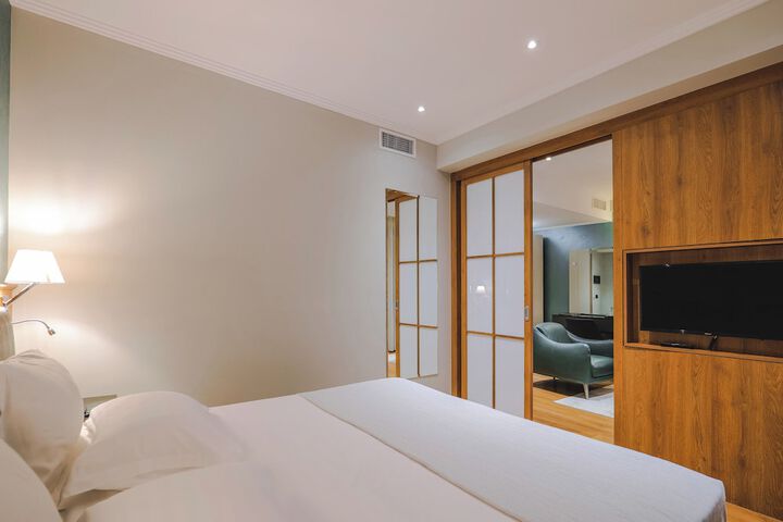 Room 10 of 48