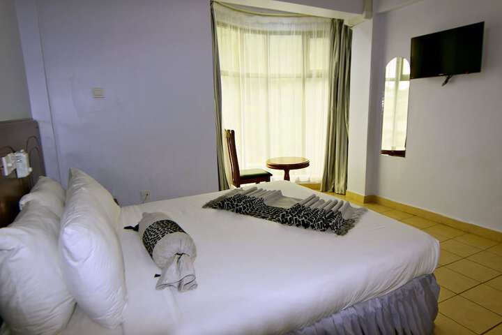Room 22 of 143
