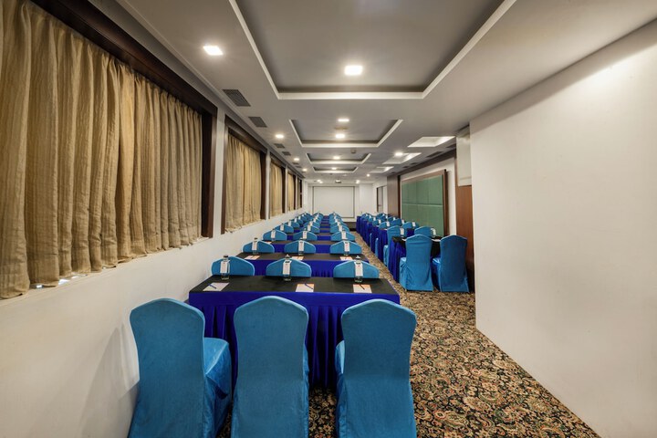 Ballroom/Hall 75 of 83