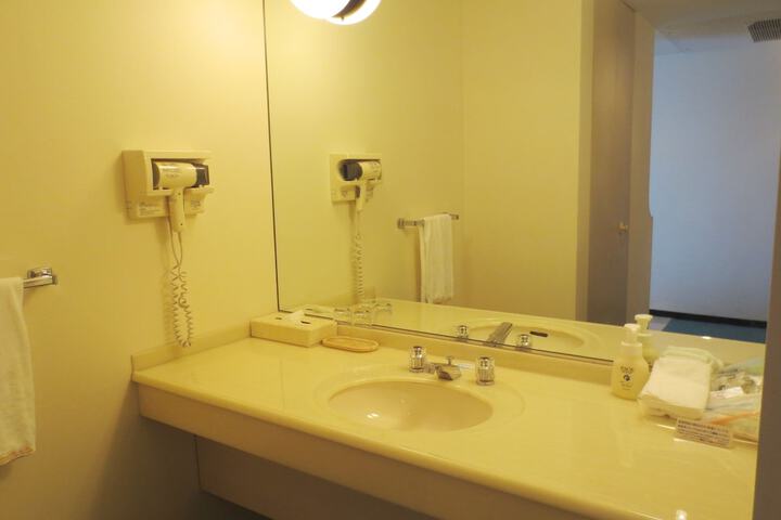 Room 100 of 189