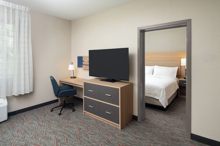 Room 10 of 32