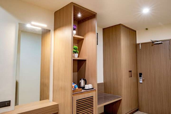 Room 7 of 8