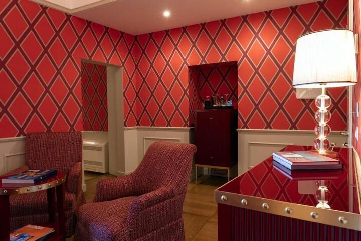 Room 25 of 47