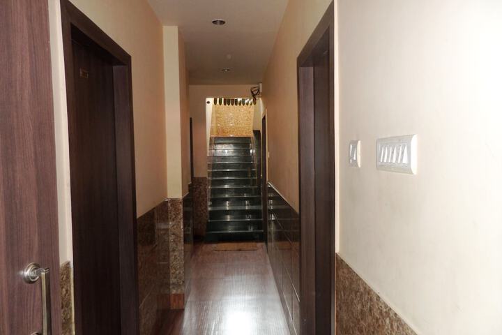 Ballroom/Hall 18 of 18