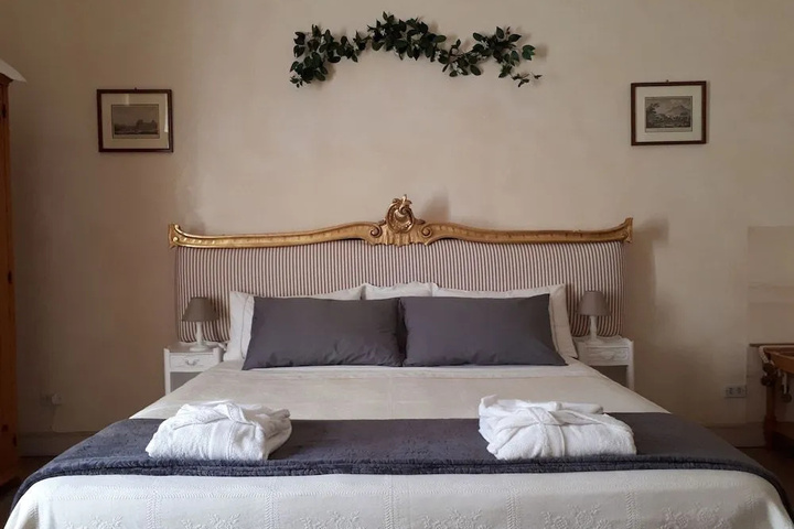 Room 2 of 18