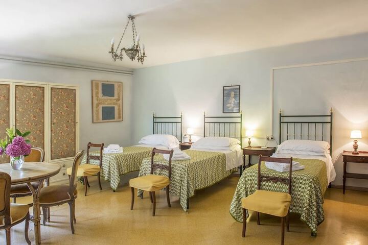 Room 7 of 227