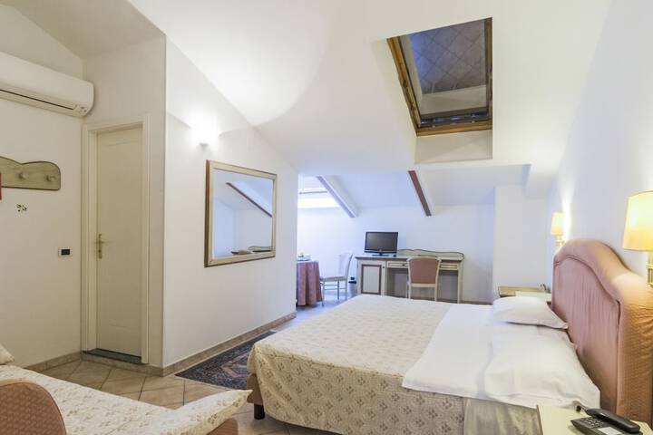 Room 5 of 71