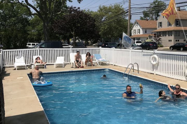 Pool 24 of 29