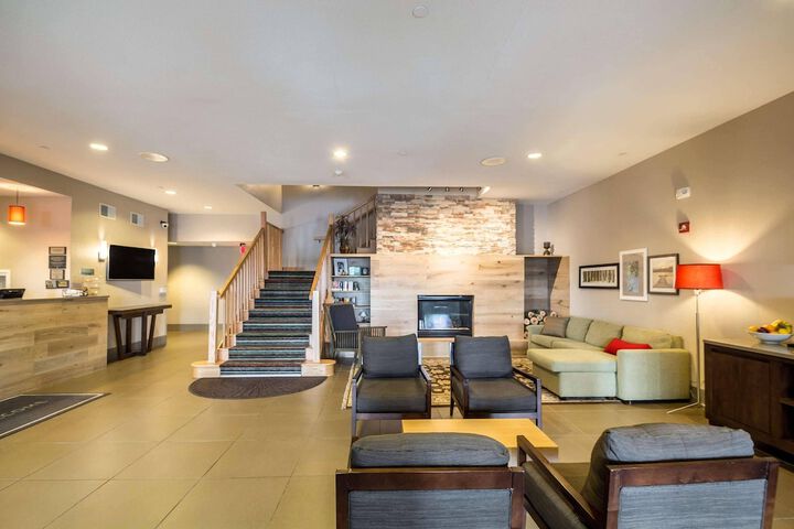 Entrance & Lobby