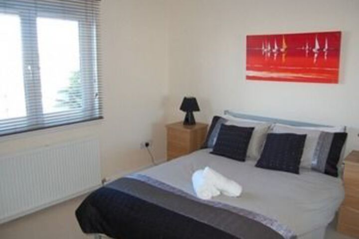 Room 5 of 12