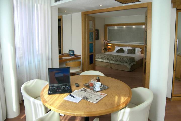 Room 30 of 73
