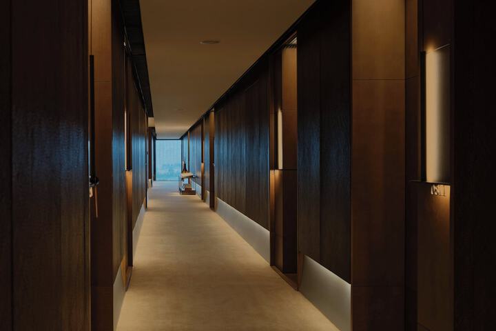 Ballroom/Hall 124 of 141