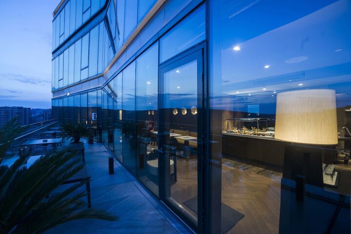 Lounge 195 of 202