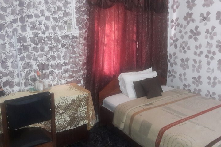 Room 27 of 33
