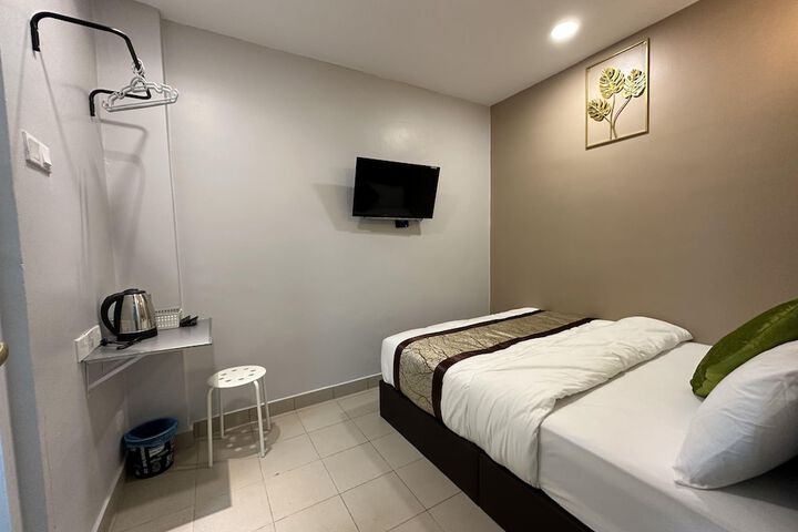 Room 34 of 80