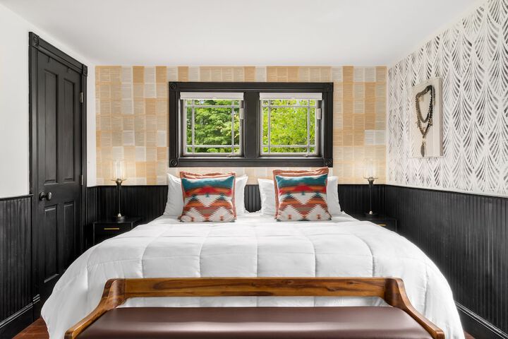 Room 104 of 172