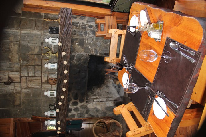 Dining 12 of 19