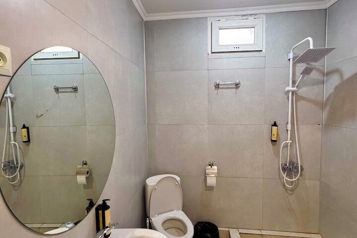 Room 3 of 6