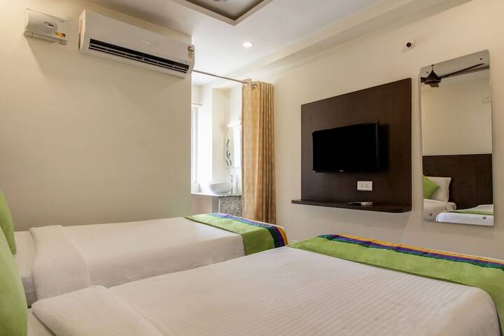 Room 12 of 37