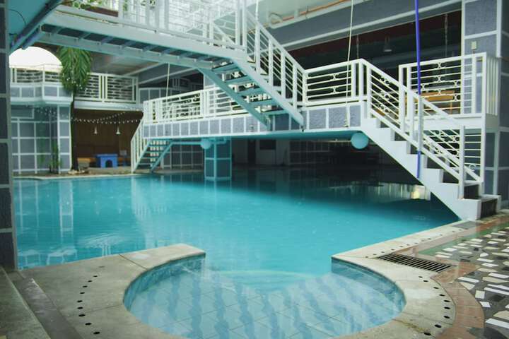 Pool 104 of 127